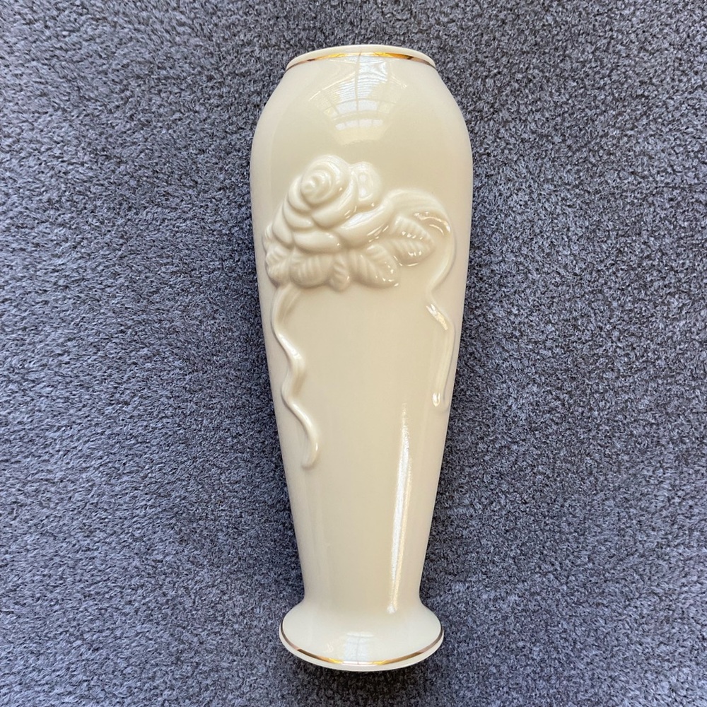 LENOX Rose Blossom Ivory 24 Karat Gold Trim Bud Vase 6"